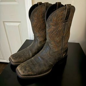 Ariat 9.5D Square Toe Cowboy Boots